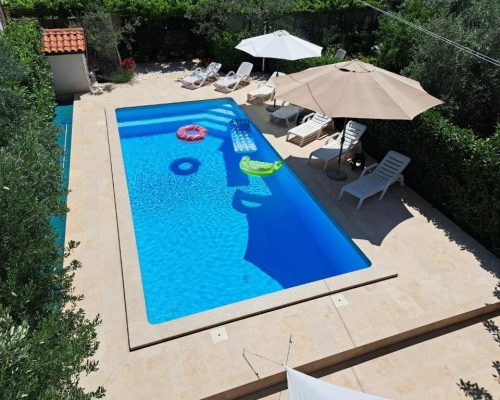 BIG POOL APARTMENT PULA